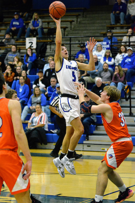 Bull Dogs drop non-conference matchup to Silver Creek in boys basketball cover photo