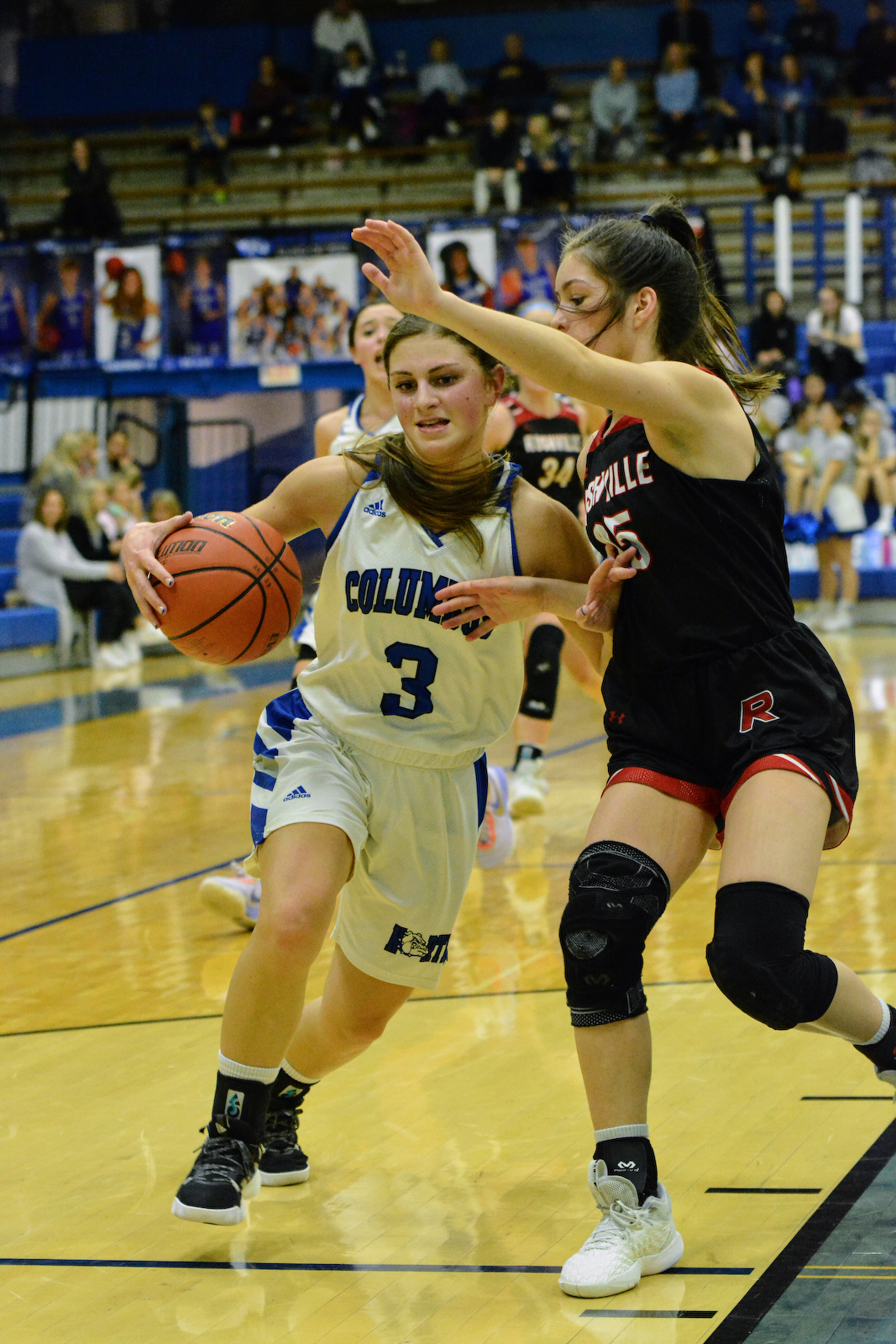 Barker’s three-point barrage propels Bull Dogs past Rushville cover photo
