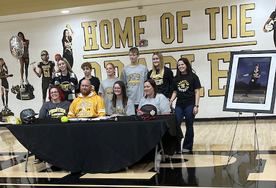 Lexi Miller signs NLI with Frontier CC cover photo
