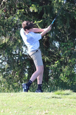 JH Golfers avenge only loss of season and defeat Tigers 193-194 cover photo
