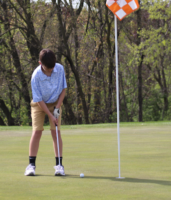 JH Golfers stay hot and defeat Frankfort cover photo