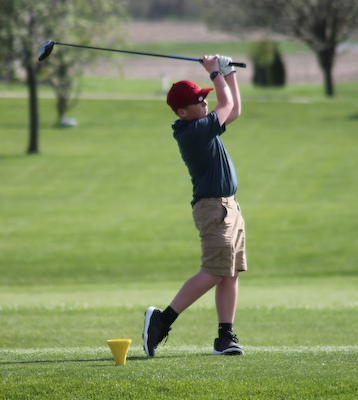 JH Golfers go 1-1 in first match of the season cover photo